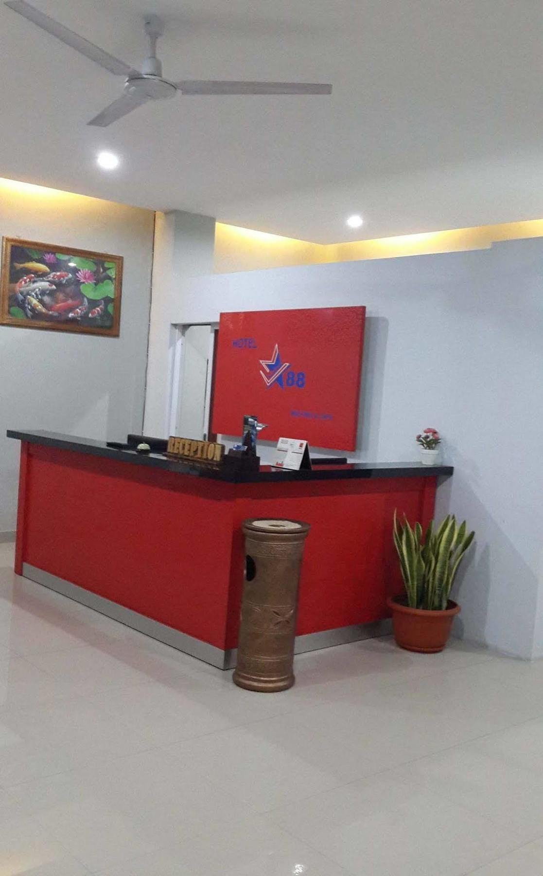 Reddoorz Plus @ Hotel Star 88 Tugu Exterior photo