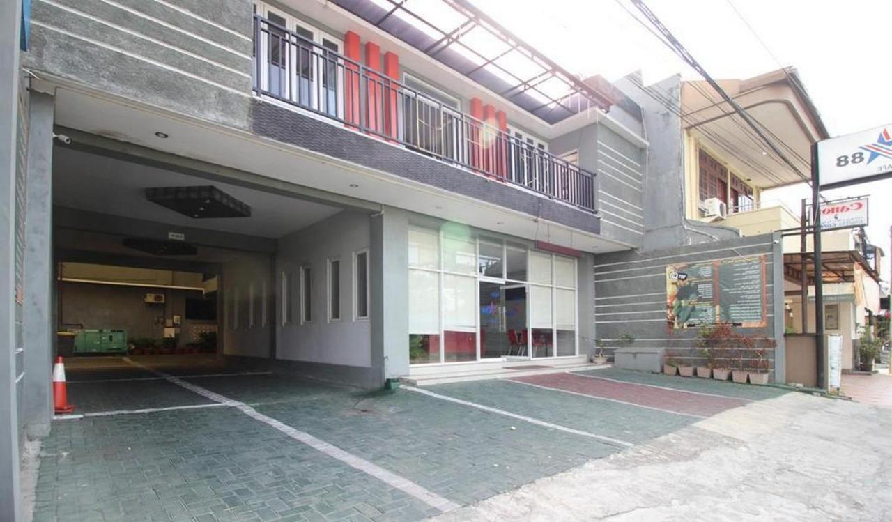 Reddoorz Plus @ Hotel Star 88 Tugu Exterior photo